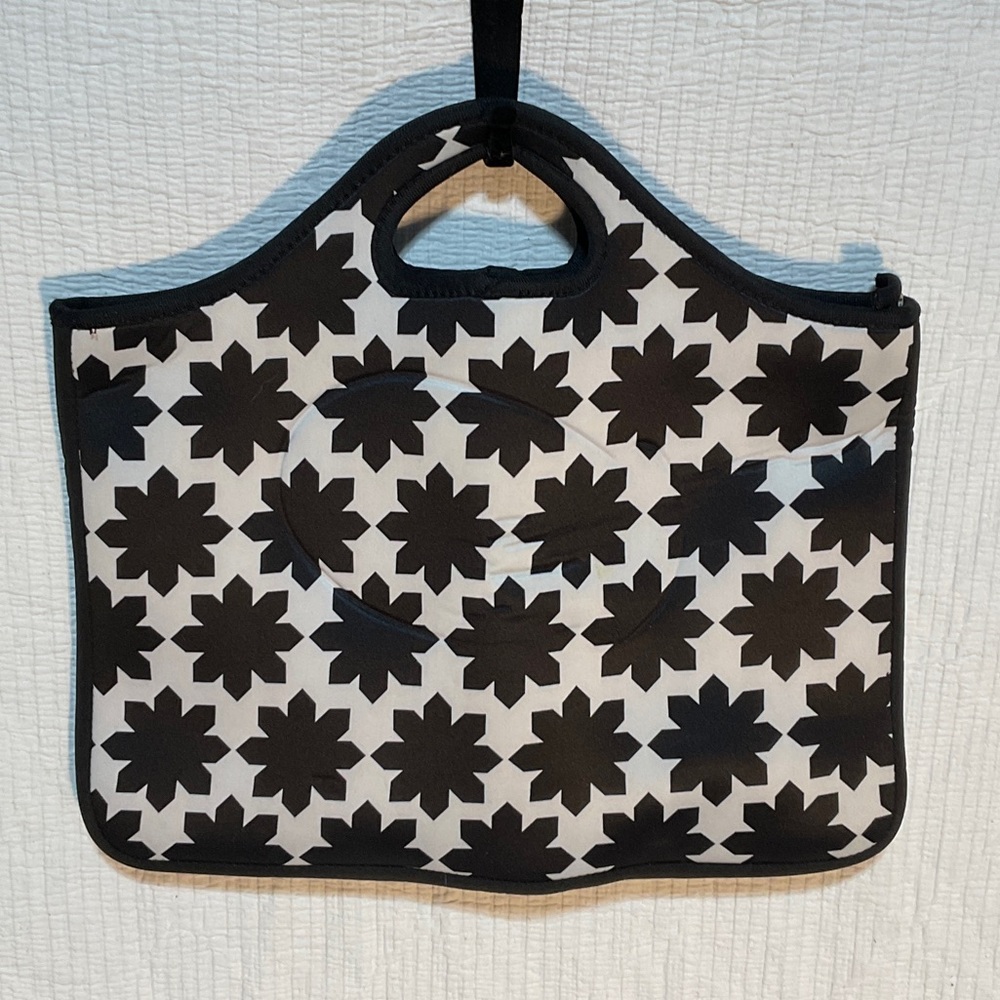 Macbeth Collection Black and White Floral Laptop Bag
